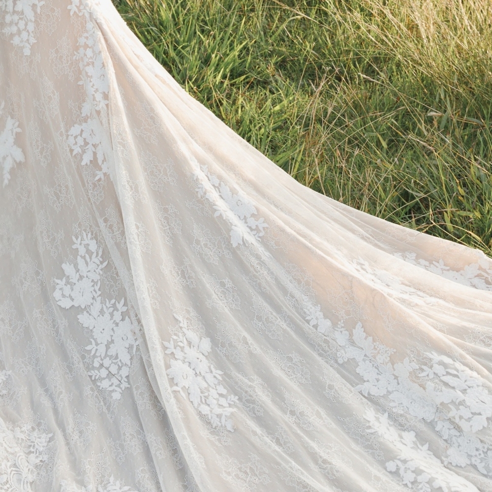 Stella York Lace Wedding Dress - Picture 6 of 6